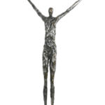 Nancy Vuylsteke – The boy withs wings – bronze – 47 x 27 x 79 cm – 5800 €