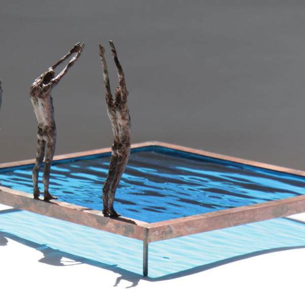 Claire Fontana - Trio de plongeurs - bronze et verre - 24 x 24 x 14 cm - 1600 €