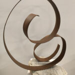 Ariel Elizondo Lizarraga – Nous deux – Pierre naturelle quartz rose et acier corten – 63 x 55 x 40 cm