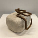 Ariel Elizondo Lizarraga – La savonneuse – Acier Corten et pierre naturelle quartzo-sablonneuse – 20 x 12 x 12 cm