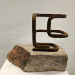 Ariel Elizondo Lizarraga – Multicolore – Acier Corten et pierre naturelle ardoise – 24 x 30 x 14 cm