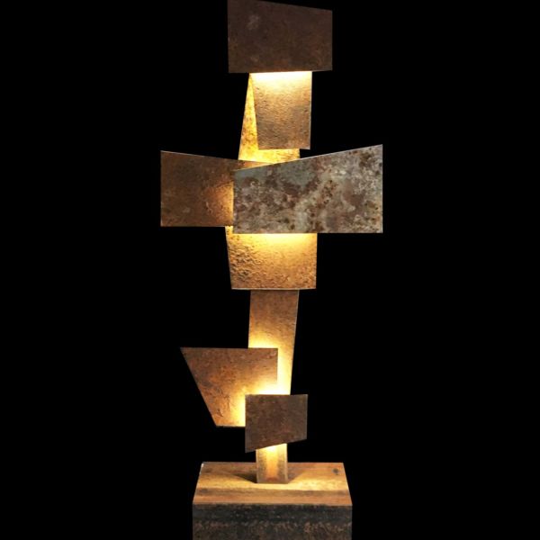 Maxime Lutun – Kazatchok – Sculpture lumineuse en Corten – série limitée à 4 exemplaires – 103 x 43 x 20 cm – 3600 €