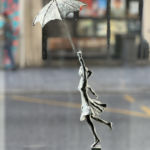 Valentine Laude - Mary Poppins - bronze - 150 x 29 x 29 cm - 4900 €