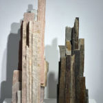 Ariel Elizondo - Monolithe rose - Quartz rose fossilisé - 54 x 20 x 13 cm - 480 € et Monolithe multicolore - Ardoise - 44 x 15 x 10 cm - 480 €