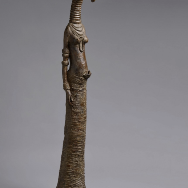 Sophie Verger - Grande girafe enceinte - bronze n°8/8 - 185 x 37 x 35 cm - 18000 €