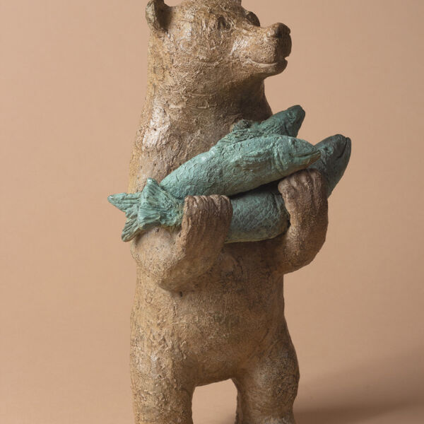 Sophie Verger - L'ours aux trois poissons - Bronze - 27 x 15 x 11 cm - 2700 €