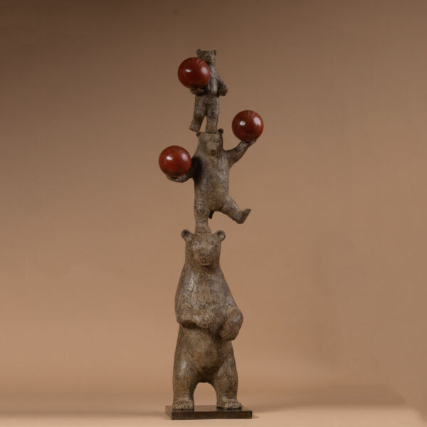Sophie Verger - Colonne d'ours aux trois ballons - bronze - 115 x 34 x 24 cm- 13500 €