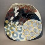 Mollie Brotherton - Sparrow pIatter - céramique, pièce unique - 30 x 28 x 2 cm - 200 €