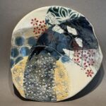 Mollie Brotherton - Plant pIatter - céramique, pièce unique - 37 x 35 x 2 cm - 180 €