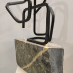 Ariel Elizondo Lizarraga -Flisch - Pierre naturelle calcaire grise et acier corten noir - 58 x 37 x 30 cm