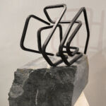 Ariel Elizondo Lizarraga -Baleinier - Pierre naturelle calcaire grise et acier corten noir - 40 x 34 x 24 cm