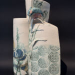 Mollie Brotherton - Totem Martin Pêcheur - Céramique d'art, pièce unique - 37 x 24 x 15 cm - 480 €