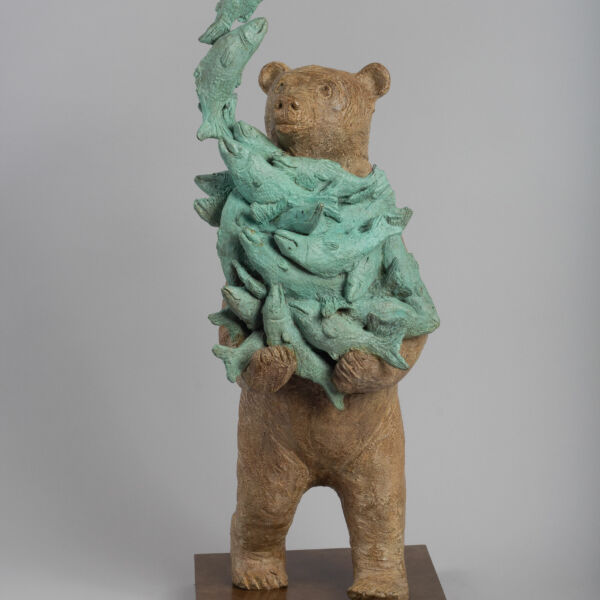 Sophie Verger - Grand ours au Kamchatka ou Poisson vole - bronze - 67 x 25,5 x 21 cm sur socle 25,5 x 25,5 x 3 cm - 7800 €