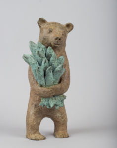 Sophie Verger - Ours au bouquet de poissons - bronze - 31 x 14 x 14 cm - 3300 €
