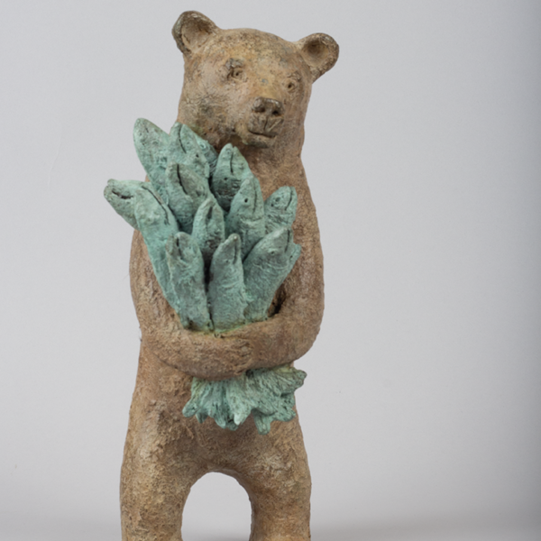 Sophie Verger - Ours au bouquet de poissons - bronze - 31 x 14 x 14 cm - 3300 €