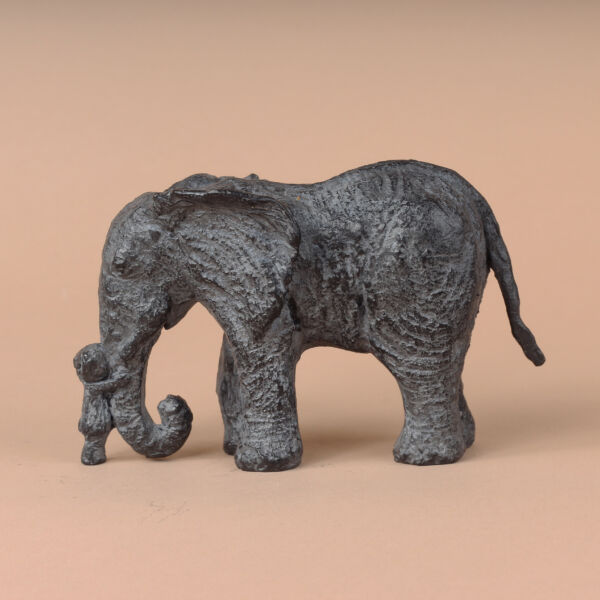Sophie Verger - Petite Louise et son éléphant version 2 - bronze - 7,5 x 11,5 x 5,3 cm - 1100 €