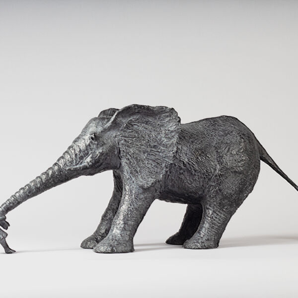 Sophie Verger - Éléphant et deux filles - bronze - 30 x 83 x 22 cm - 9800 €