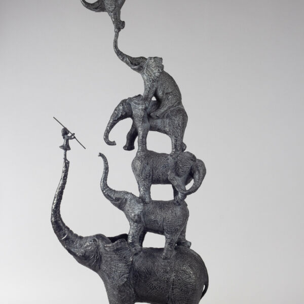 Six éléphants et une fille - bronze - 124 x 58 x 22 cm - 29000 €